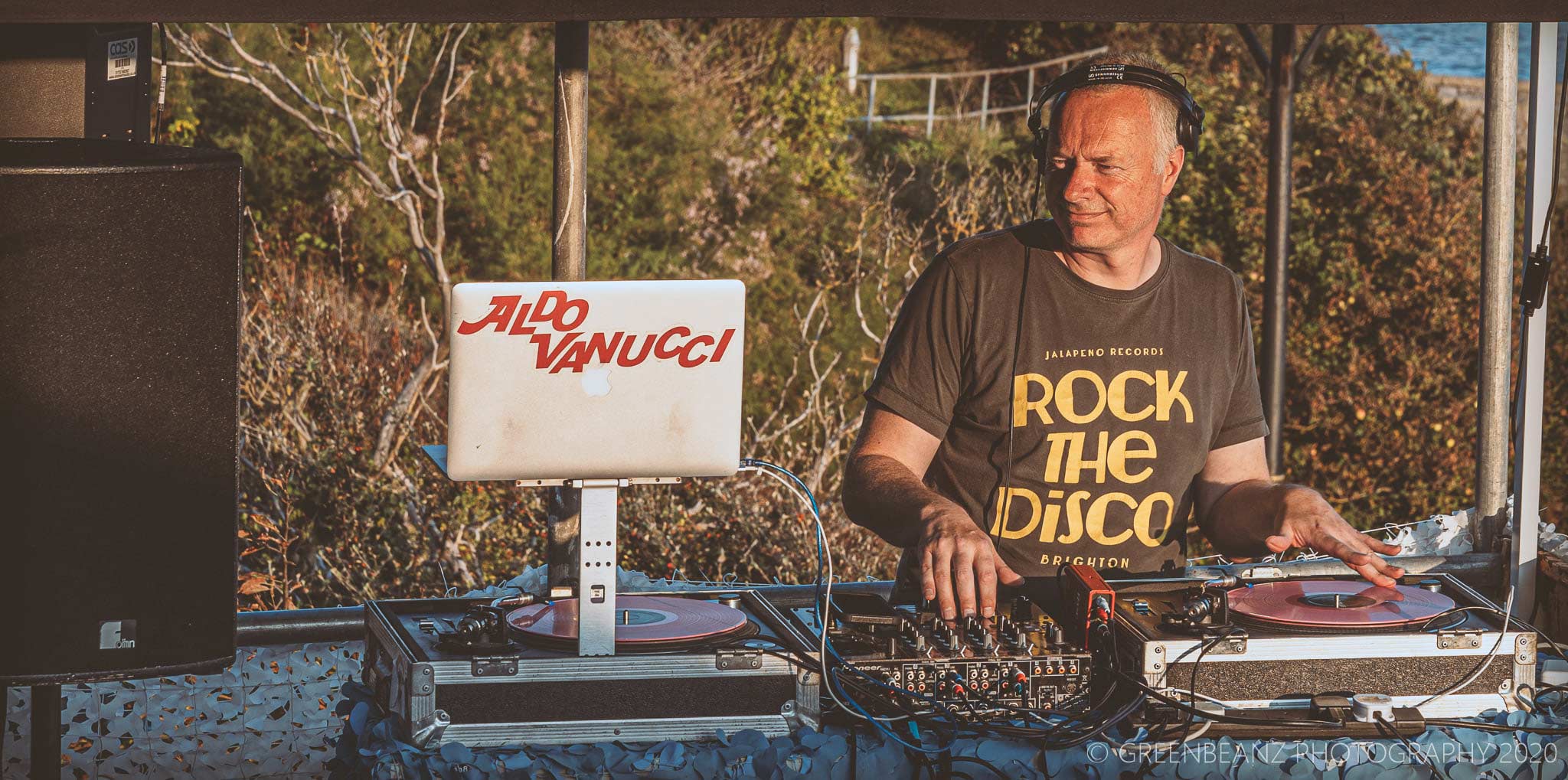 Aldo Vanucci playing live outside on Plymouth Hoe